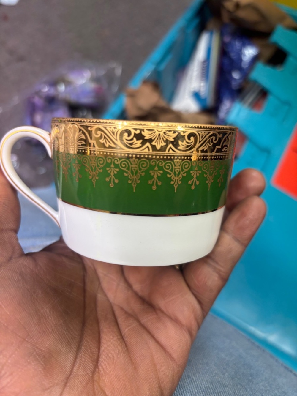 CHF1787
by CHARLES FIELD HAVILAND
Elegant Green and Gold Porcelain Teacup
